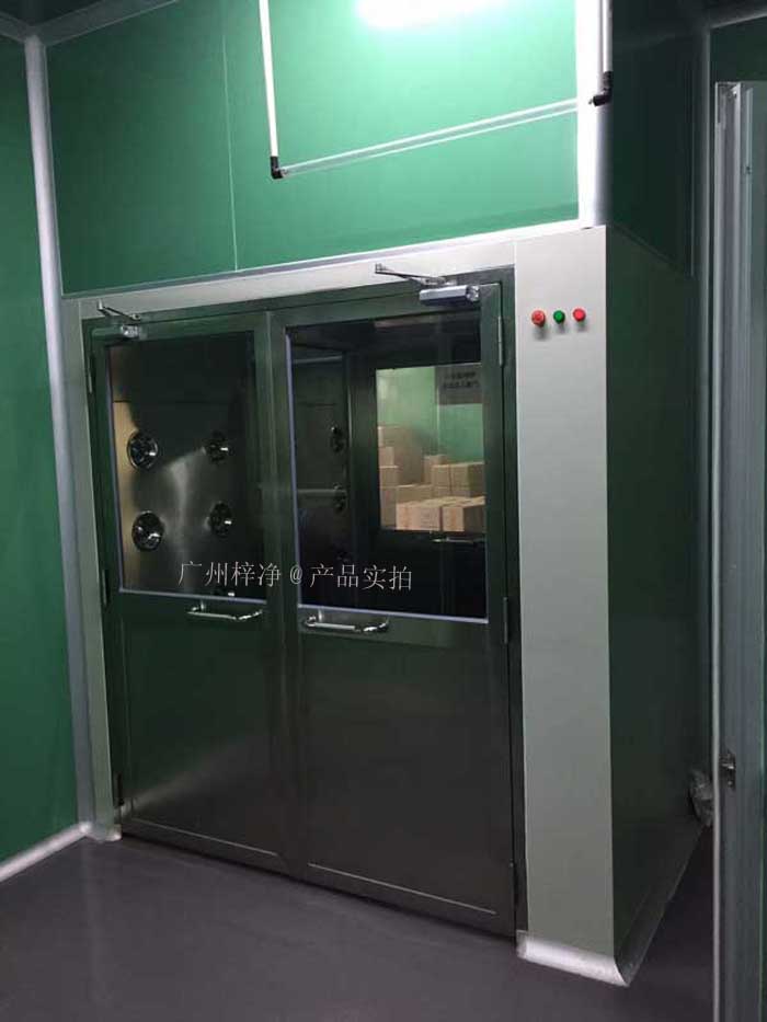 風淋室（又名空氣浴塵室、風淋房、風淋門、空氣吹淋室、AIR SHOWER，風淋設備，風淋機之類）