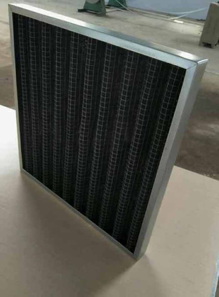 折疊式活性炭過濾器鋁型材外框，也可選用鍍鋅外框及不銹鋼，厚度為：21mm,25mm,46mm，50mm等其他多種厚度。
