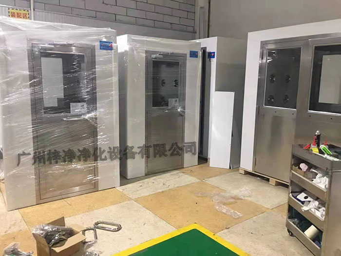 風淋室作為一種重要的凈化設備，廣泛應用于無塵室、電子、制藥等行業。