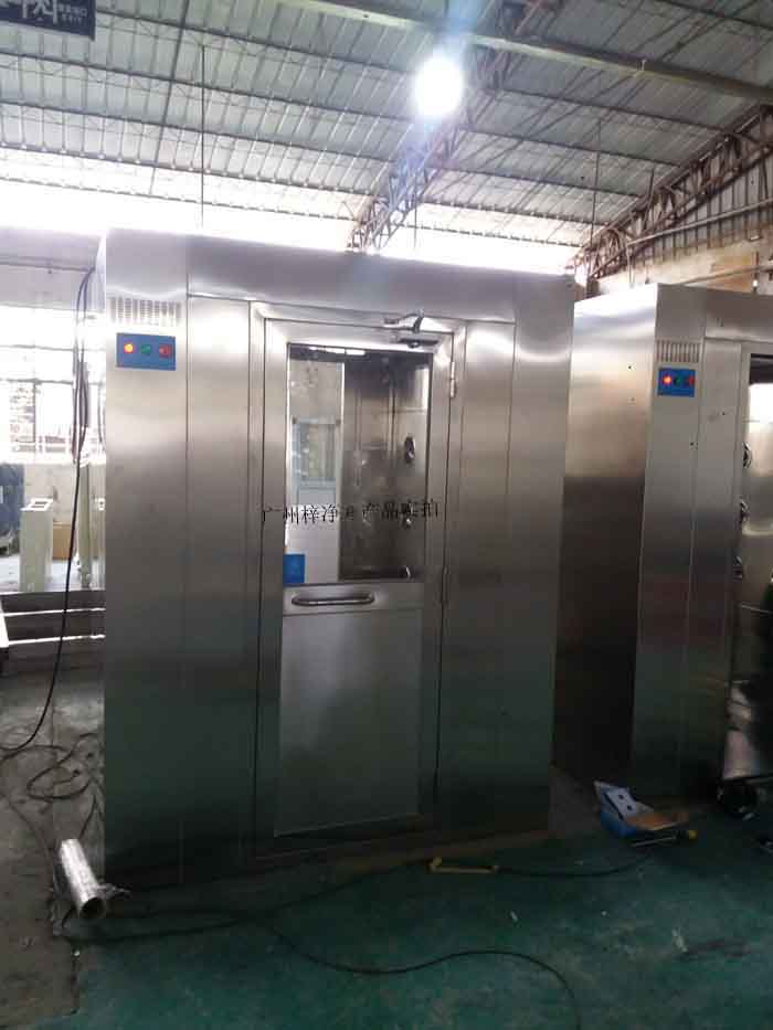 風淋室應配備高效過濾器，確保過濾效率達到行業要求。