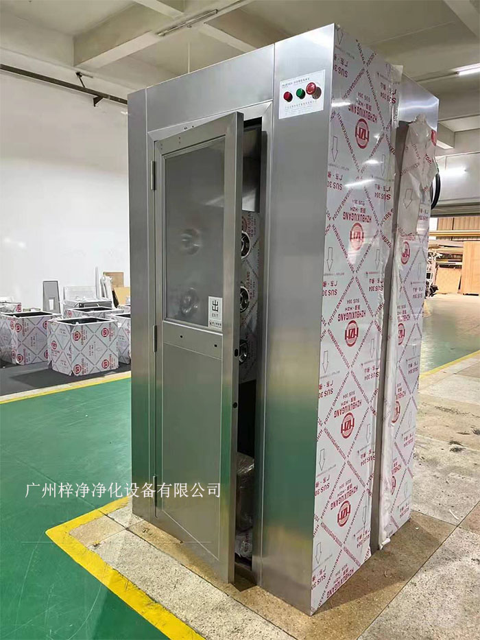 風淋室是潔凈室中用于人員凈化的重要裝置。