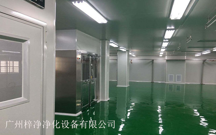 風淋室安裝在潔凈室入口是確保潔凈室、提高工作效率和保障人員安全的重要措施。