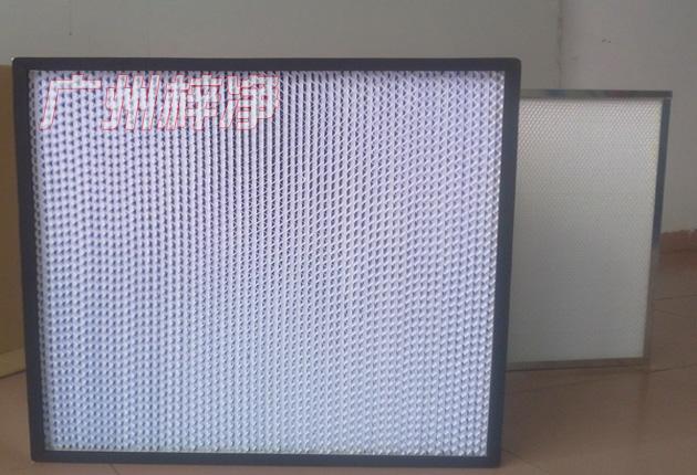 HS有隔板高效過濾器可廣泛用于光學電子、LCD液晶制造，生物醫藥、精密儀器、飲料食品，PCB印刷等行業無塵凈化車間的空調末端送風處。